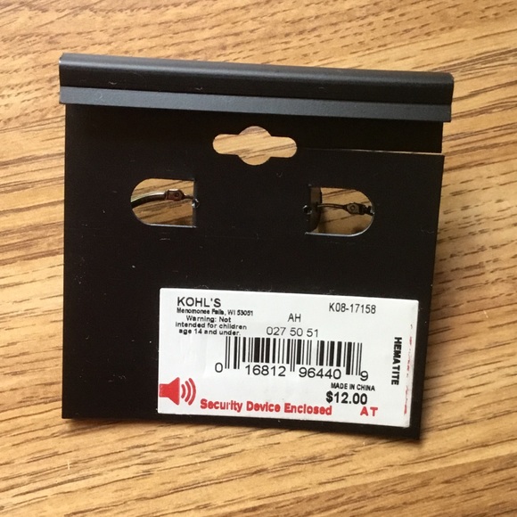 NWT Metal silver hoop earrings Nickel Free - Picture 3 of 3